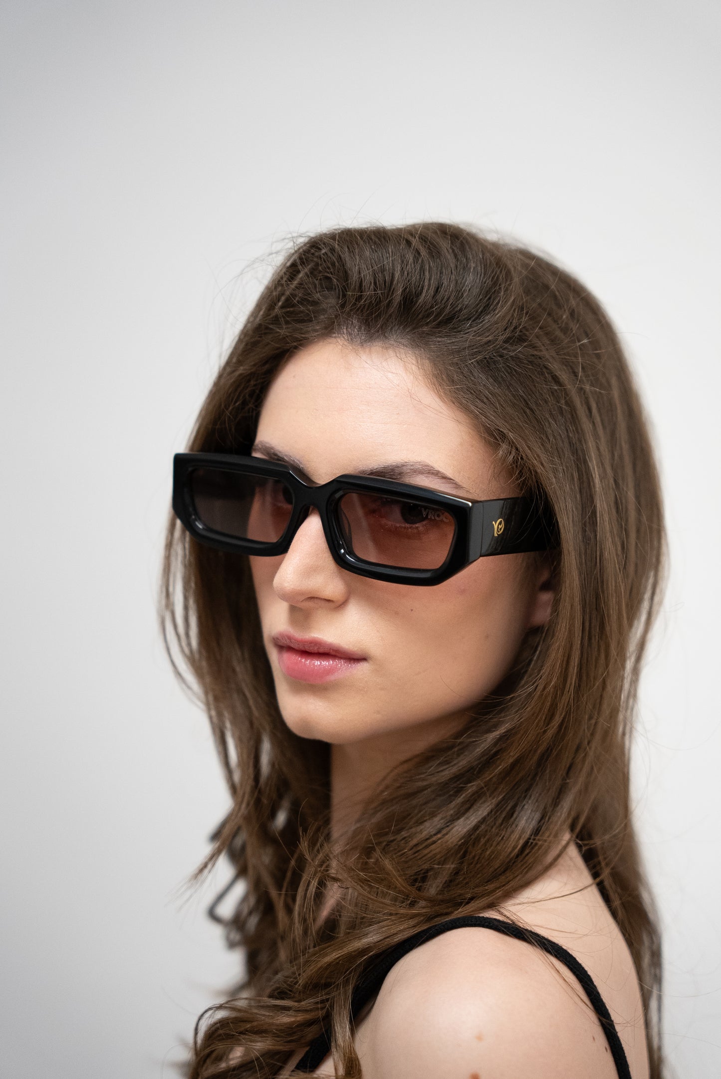 Avelys – Lunettes de soleil unisexes noir brillant et verres-marron clair
