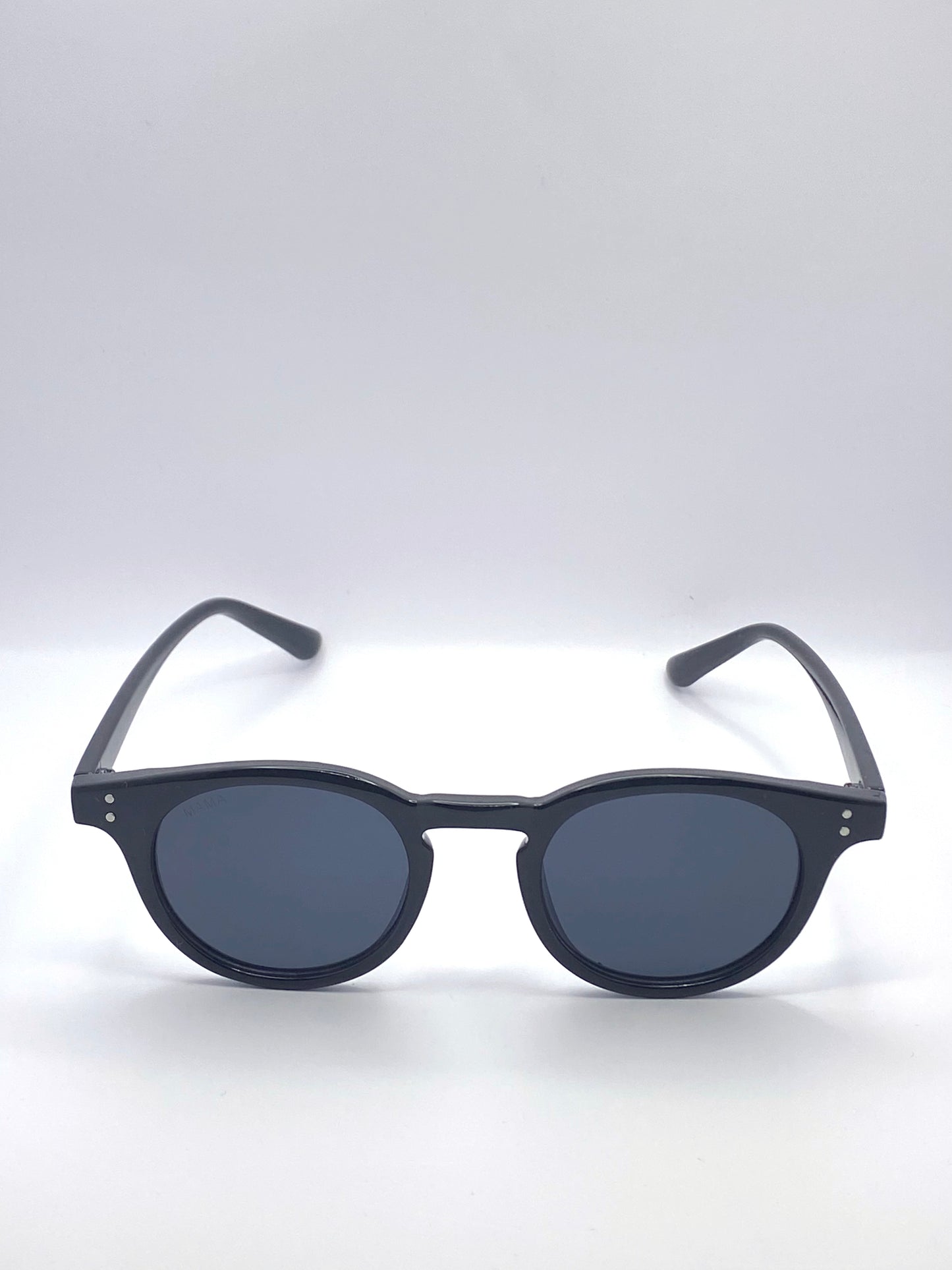 Lunettes de soleil femme – MAMA Victoria monture noire classique