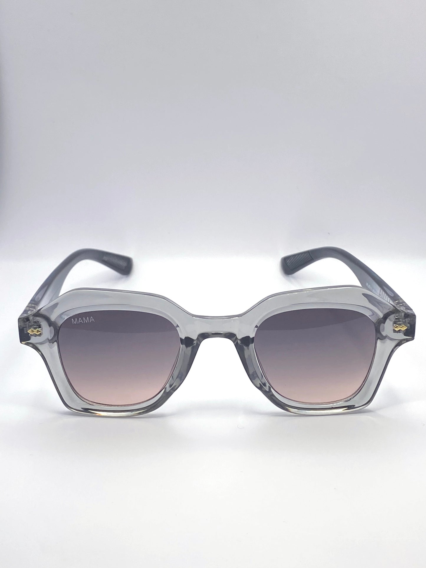 Lunettes de soleil dégradées gris et verres violets – Mama Sylvia