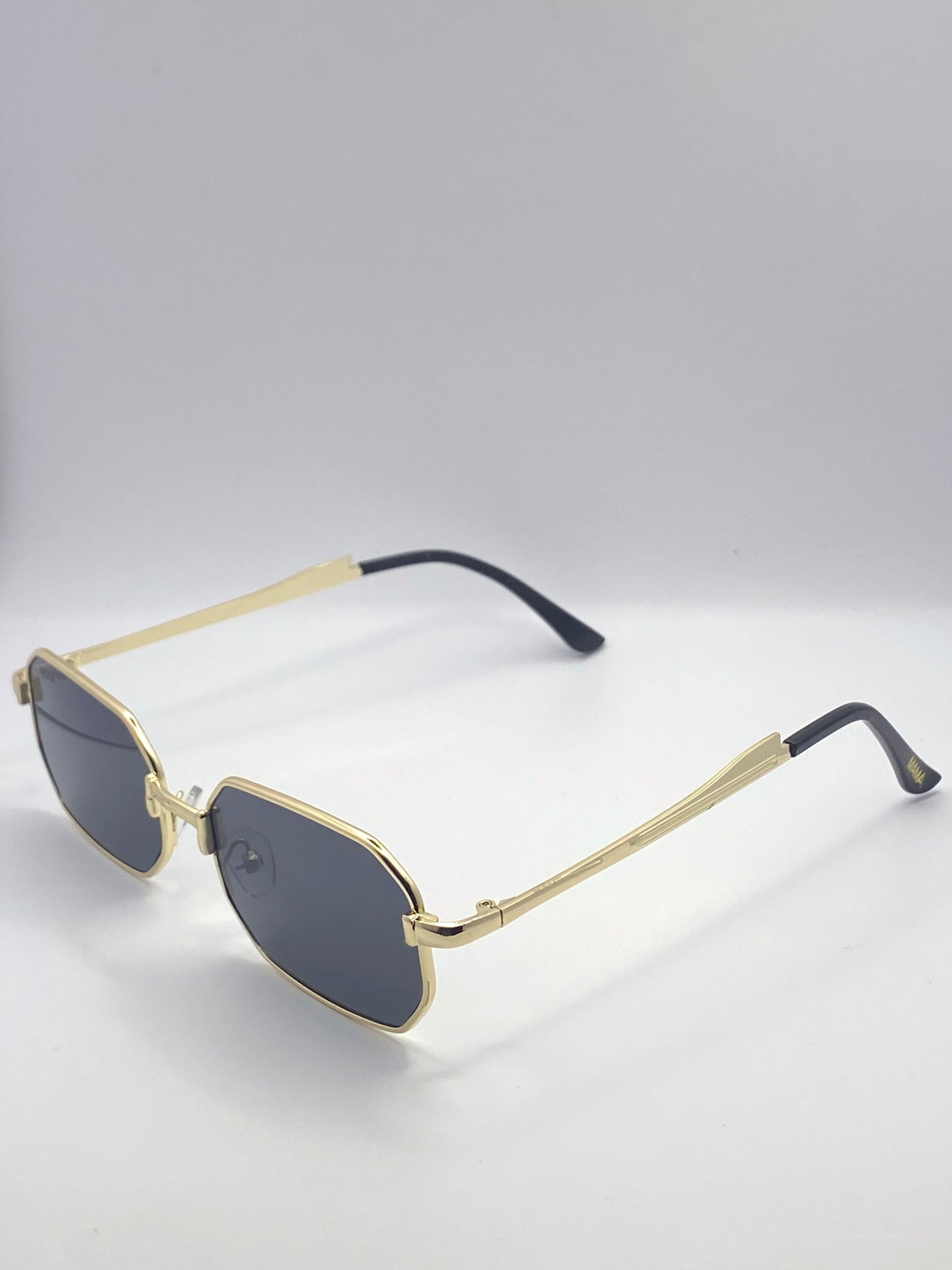Lunettes de soleil dorées verres noirs – Mama Pupetta