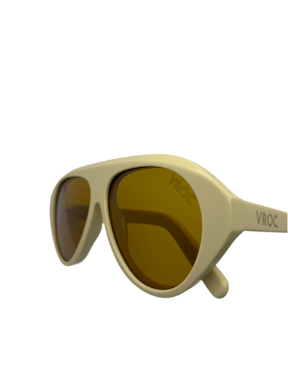 photo des Lunettes de soleil beige aux nuances douces et naturelles de la marque VROC. 