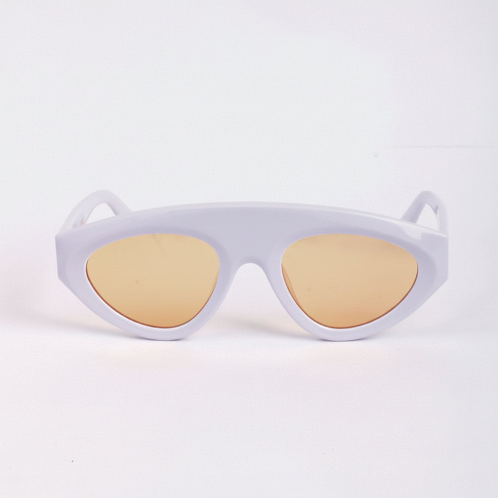 photo des Lunettes de soleil blanches aux lignes épurées et lumineuses de la marque VROC. 