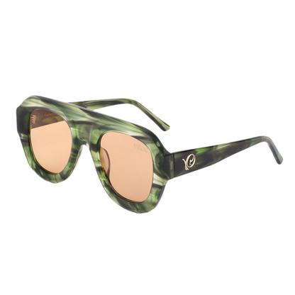 photd des Lunettes de soleil vert marbré aux nuances profondes et naturelles de la marque VROC. 