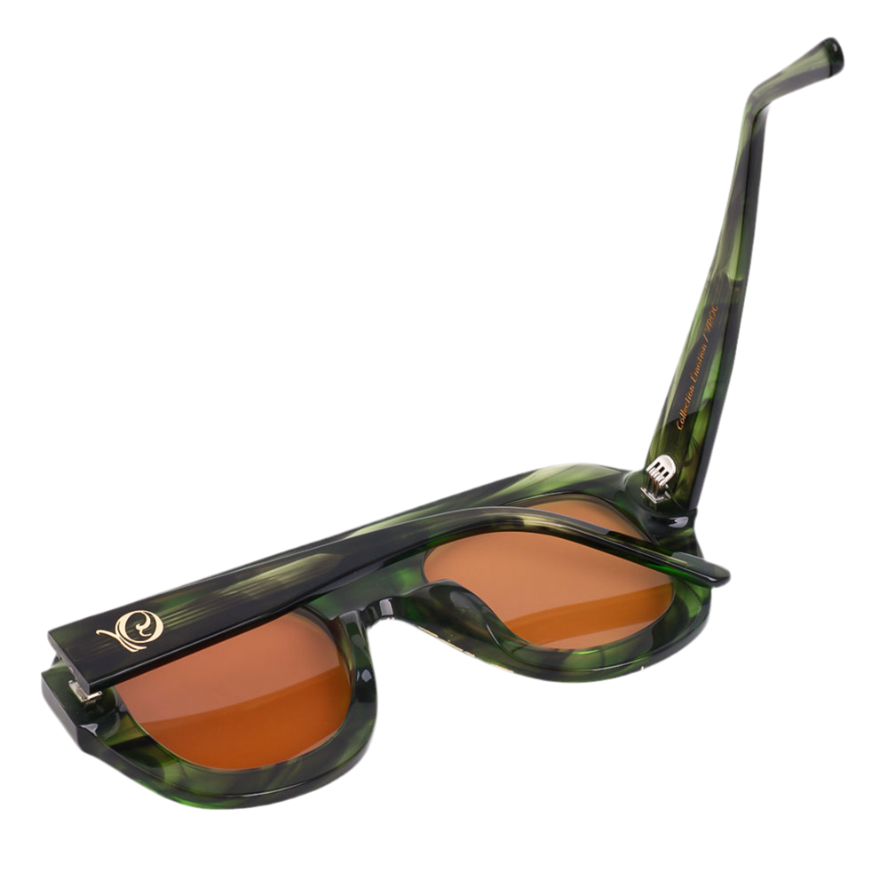 photo Lunettes de soleil vert marbré aux nuances profondes et naturelles de la marque VROC. 
