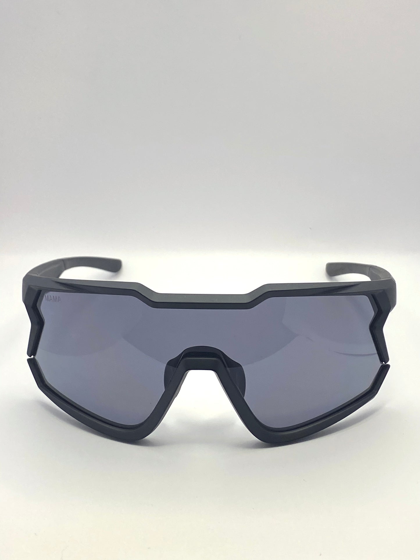 Lunettes de soleil femme MAMA Serena noires sportives et ergonomiques