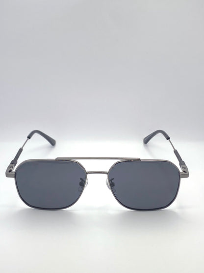 Lunettes de soleil femme MAMA Janet gris foncé design épuré et élégant